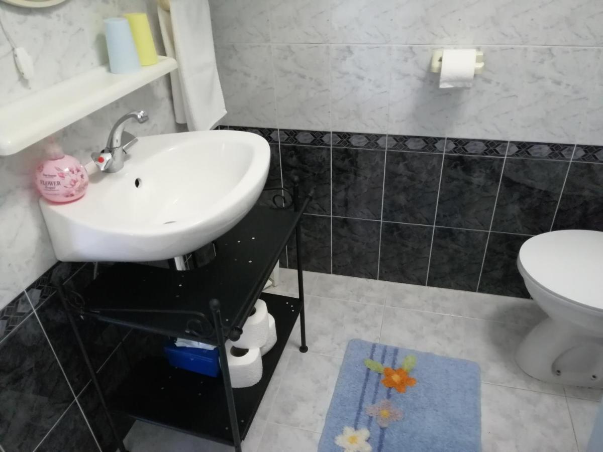 Studio Apartments Kuljis Vis Bagian luar foto