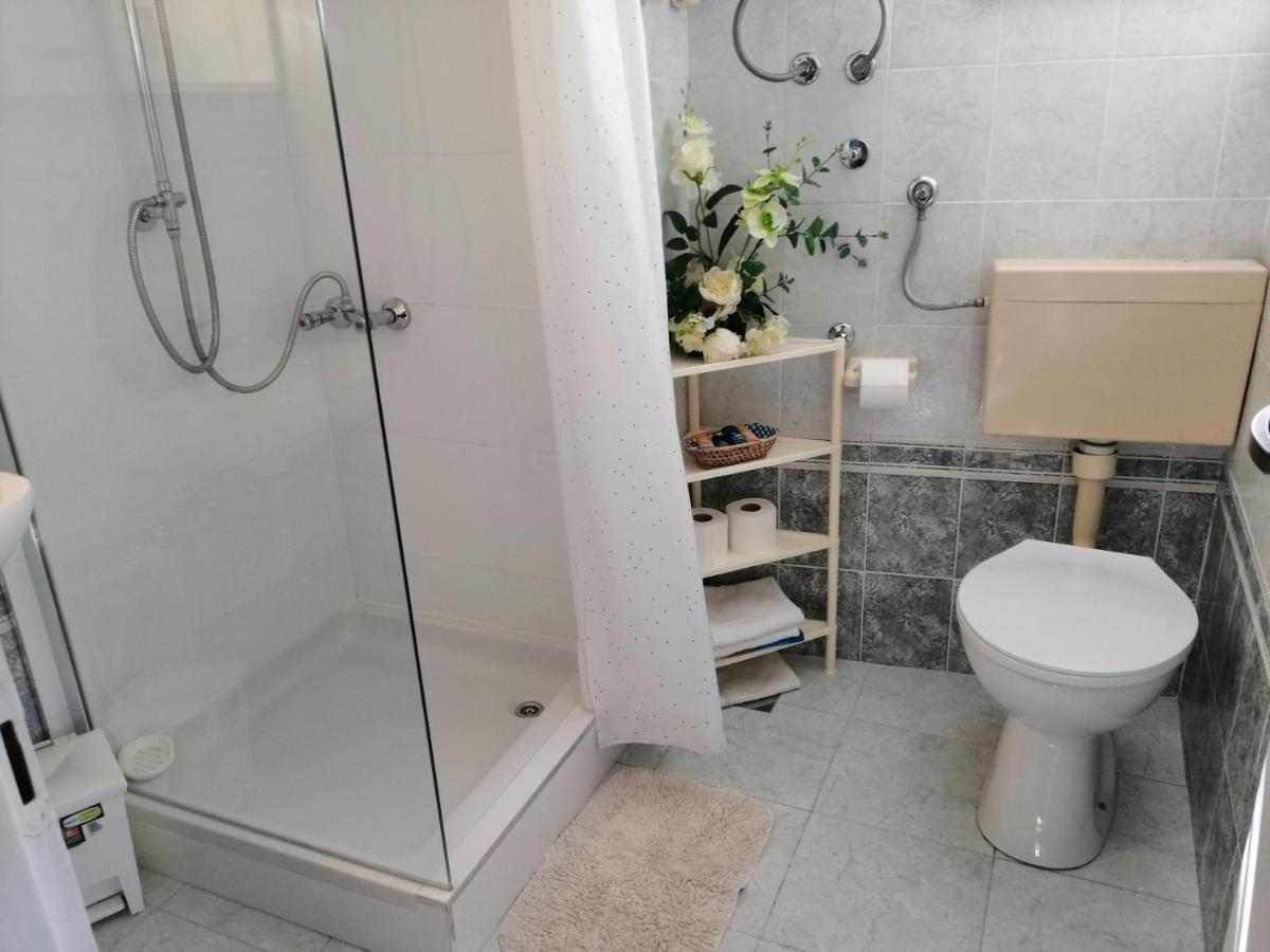 Studio Apartments Kuljis Vis Bagian luar foto