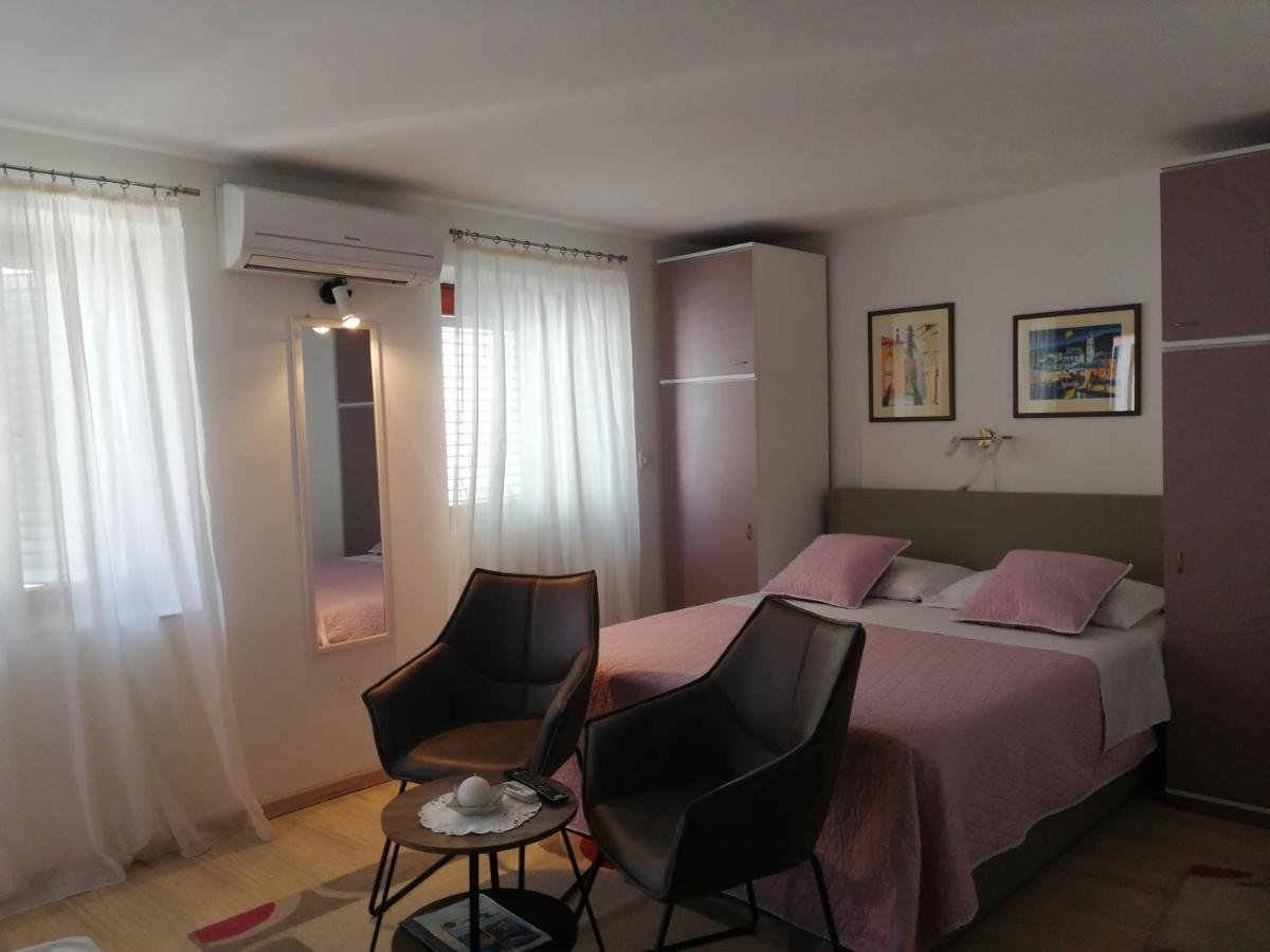 Studio Apartments Kuljis Vis Bagian luar foto