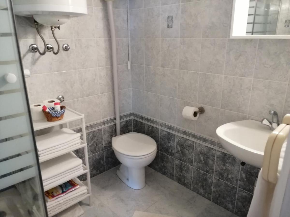 Studio Apartments Kuljis Vis Bagian luar foto