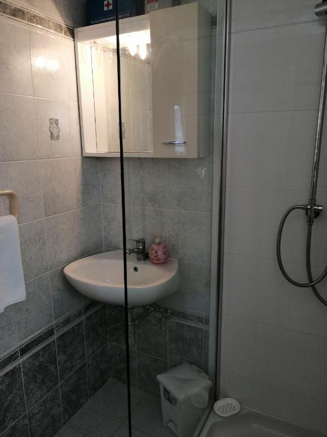 Studio Apartments Kuljis Vis Bagian luar foto