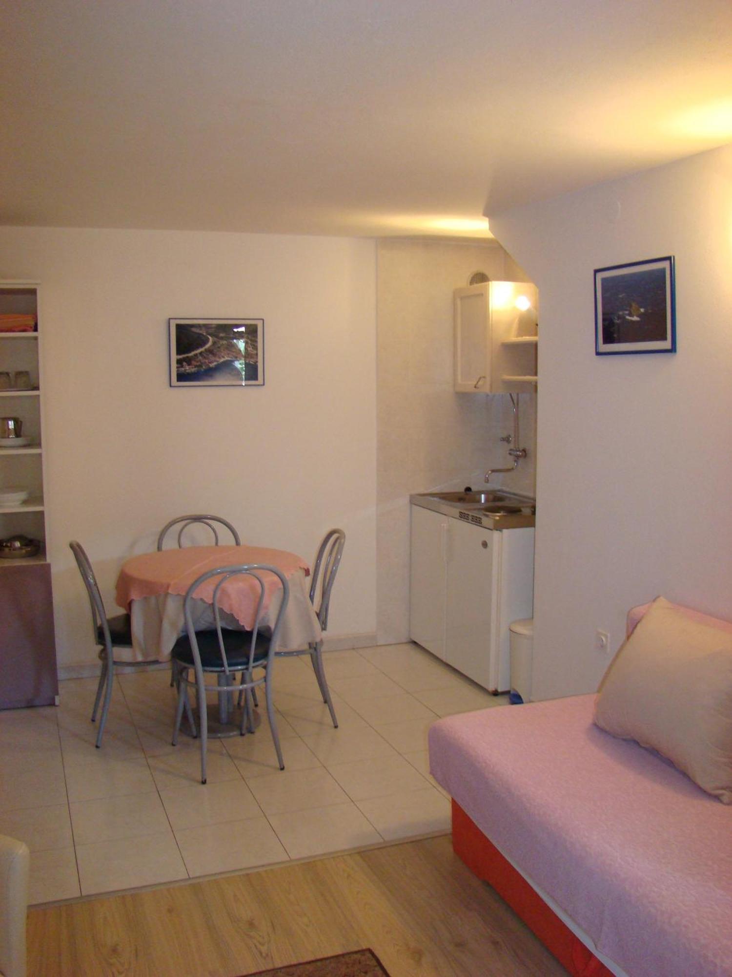 Studio Apartments Kuljis Vis Bagian luar foto